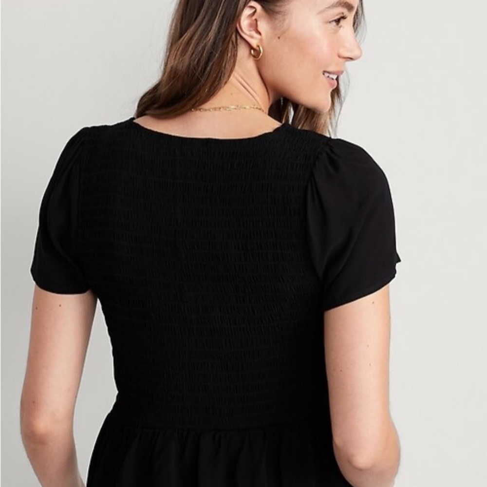 Women’s NWT Flutter-Sleeve Smocked Peplum Blouse